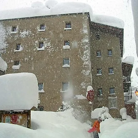 Chateau Royal Aparthotel
